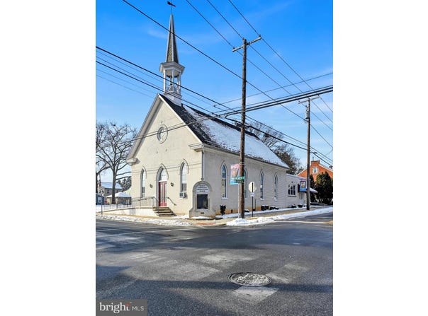 100 NEW HAVEN STREET, MOUNT JOY, PA 17552
