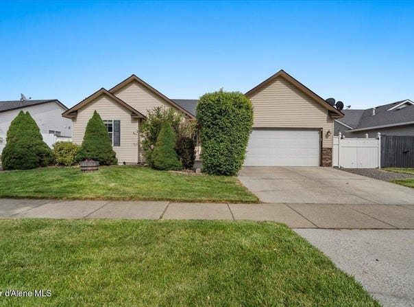 2324 N MACKENZIE DR, Post Falls, ID 83854