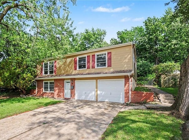 9939 Harrison Street, Kansas City, MO 64131
