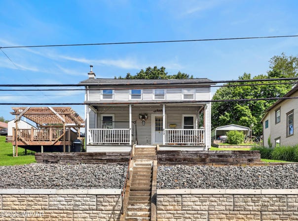72 N MAIN Street, Montgomery, PA 17752
