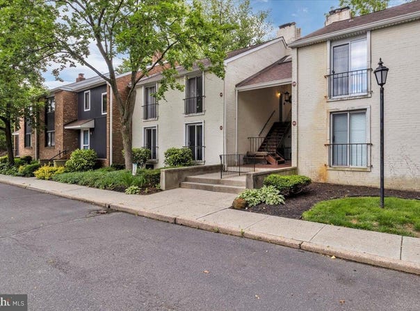 18 S CLOSE, MOORESTOWN, NJ 08057