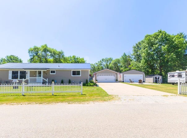 217 Cherry Street, Houghton Lake, MI 48629