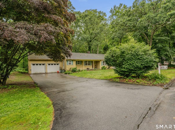 4 Robinhood Drive, Ledyard, CT 06335