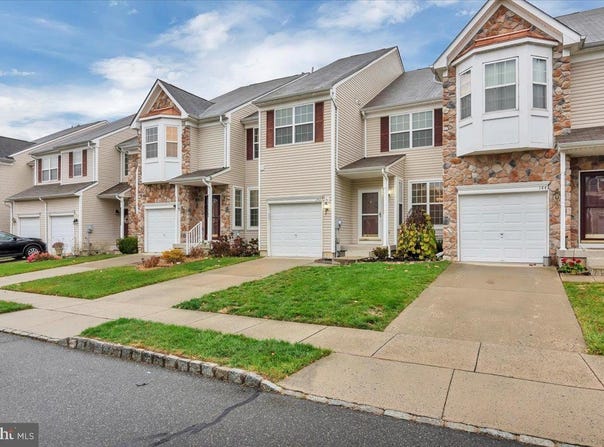 146 CHANCELLOR Drive, WOODBURY, NJ 08096