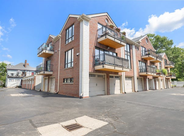 261 South Limestone, Lexington, KY 40508
