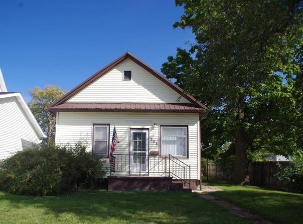 218 N 9th Ave, Broken Bow, NE 68822