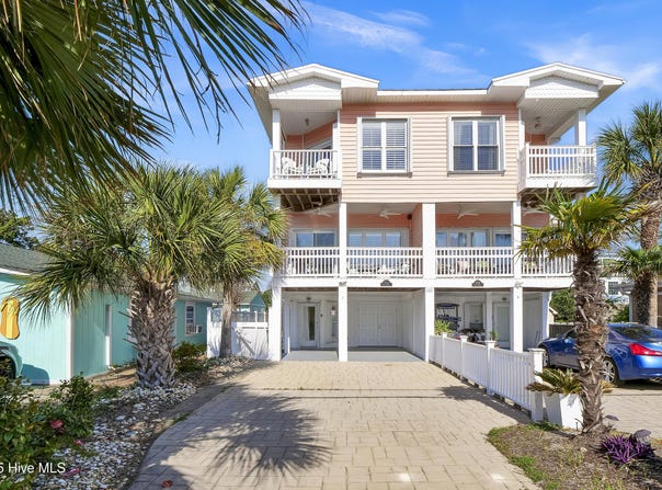 121 N 4th Avenue, Kure Beach, NC 28449