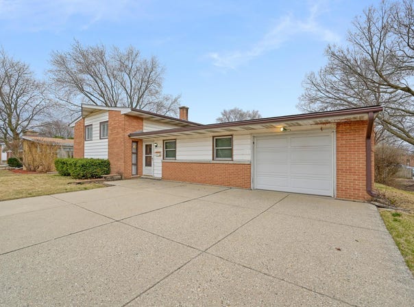 464 N Benton Street, Palatine, IL 60067