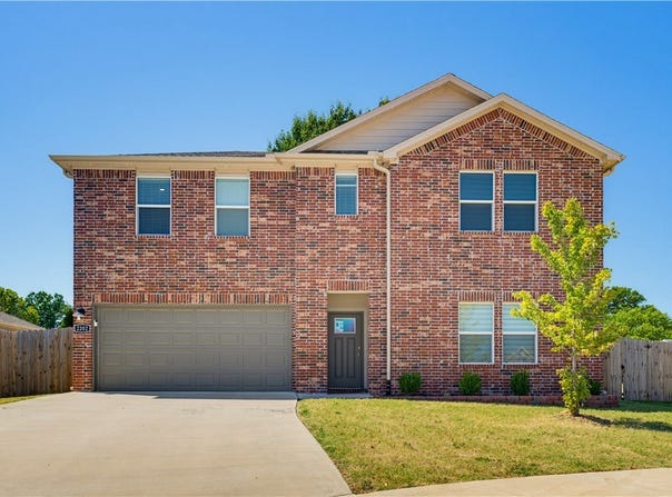 2202 S 10th Street, Rogers, AR 72758