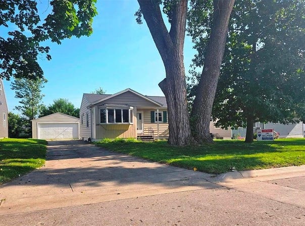 109 E Willman, Hiawatha, IA 52233