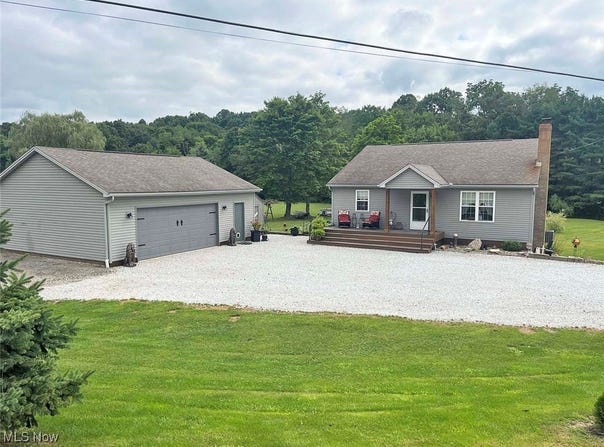 14157 Lisbon Street NE, Paris, OH 44669
