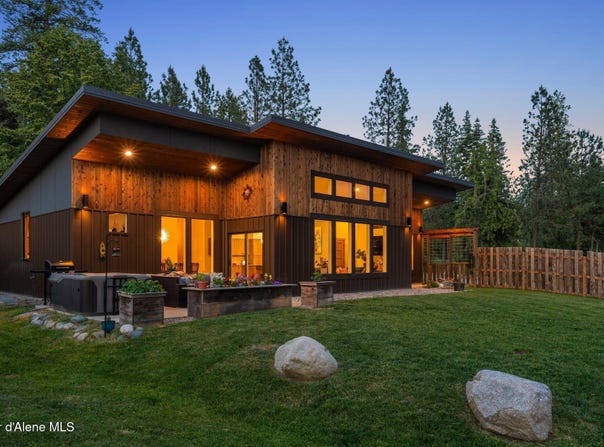 55 Sunray Dr, Hope, ID 83836