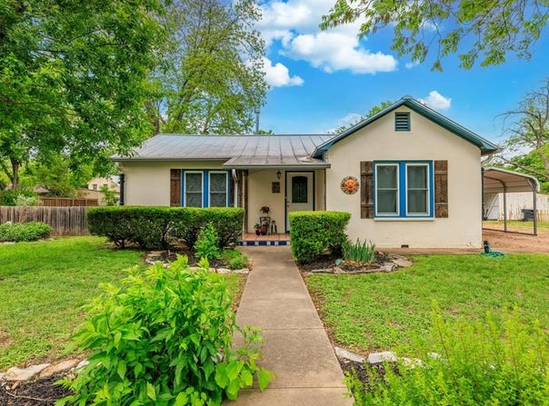 408 W College St, Fredericksburg, TX 78624