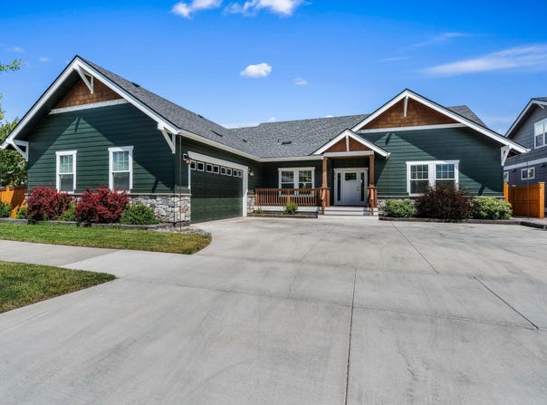 878 NW 13th Street, Redmond, OR 97756