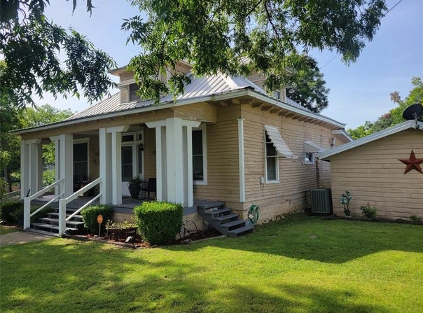 706 W Wrights Avenue, Comanche, TX 76442