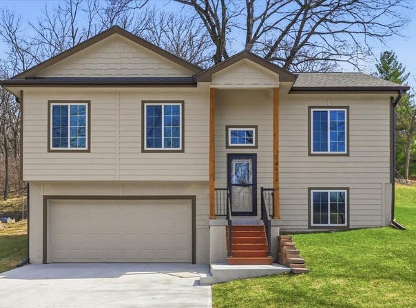2407 N BROADWAY Street, COUNCIL BLUFFS, IA 51503