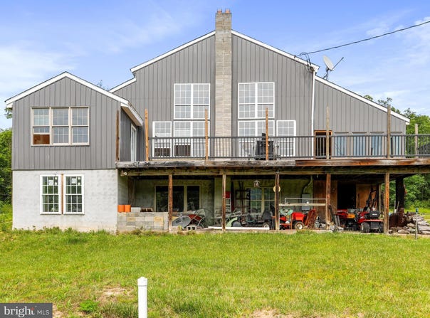 8864 MAGNOLIA RD, GREAT CACAPON, WV 25422
