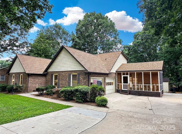 3245 15th Street NE, Hickory, NC 28601