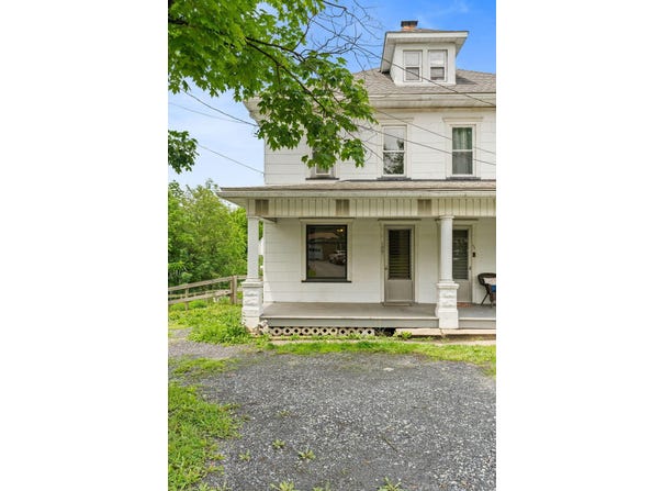 100 Mahoning Drive E, Lehighton, PA 18235