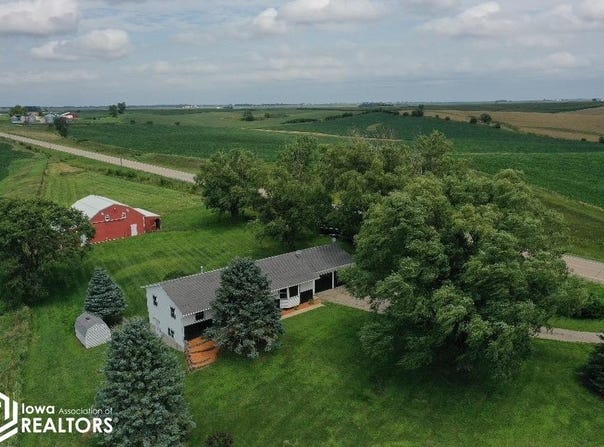 3738 V18 Road, Brooklyn, IA 52211