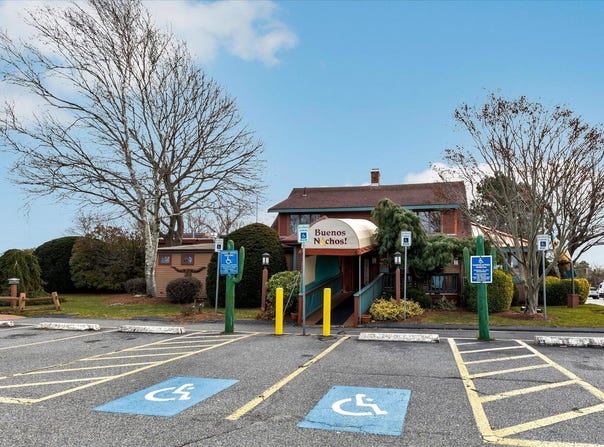 950 Iyannough Road, Hyannis, MA 02601