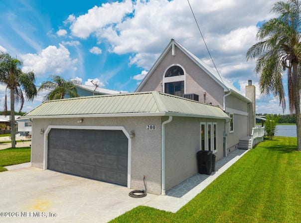 200 SPORTSMAN Drive, Welaka, FL 32193