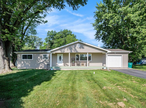 692 N Calumet Avenue, Valparaiso, IN 46383