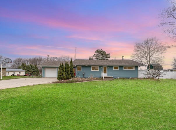 1242 N State Road, Ithaca, MI 48847