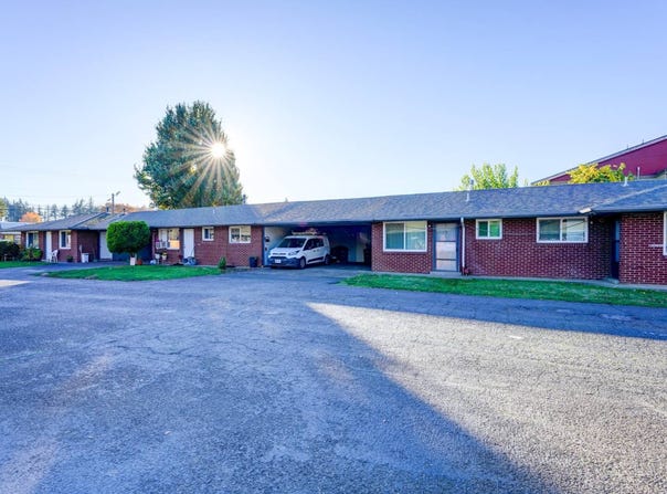 1049 SE Walnut St, Hillsboro, OR 97123