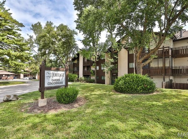 1380 Heritage Landing, St Charles, MO 63303