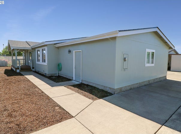 2588 MAIA LOOP, Springfield, OR 97477