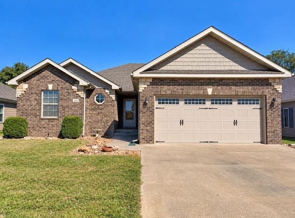 307 E Jamestown Drive, Clinton, MO 64735