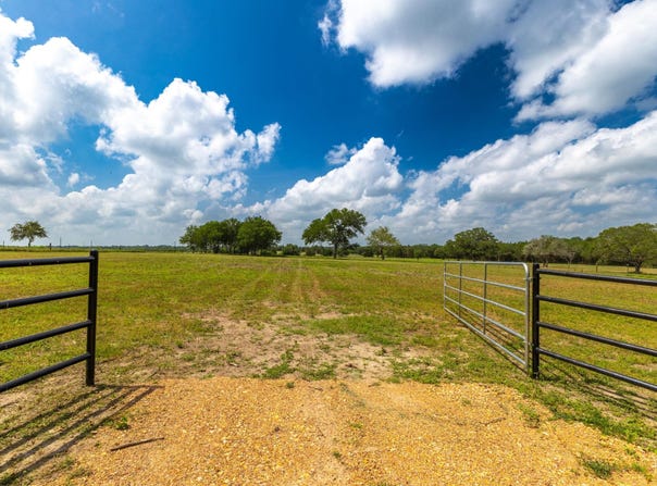 2112 (Tract #4) Baca Loop, Flatonia, TX 78941