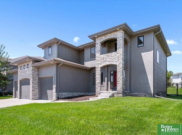 12124 Montauk Drive, Papillion, NE 68046