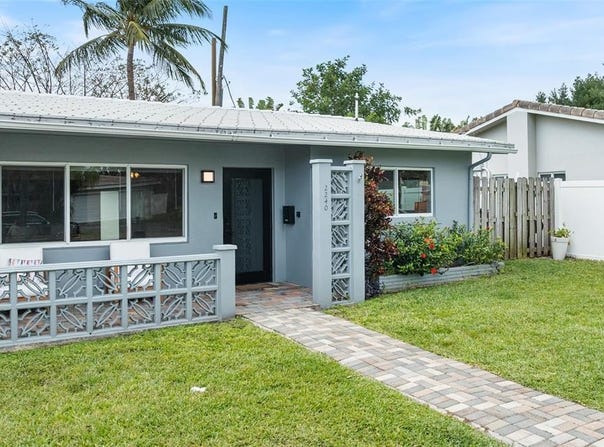2240 NE 37th St, Lighthouse Point, FL 33064