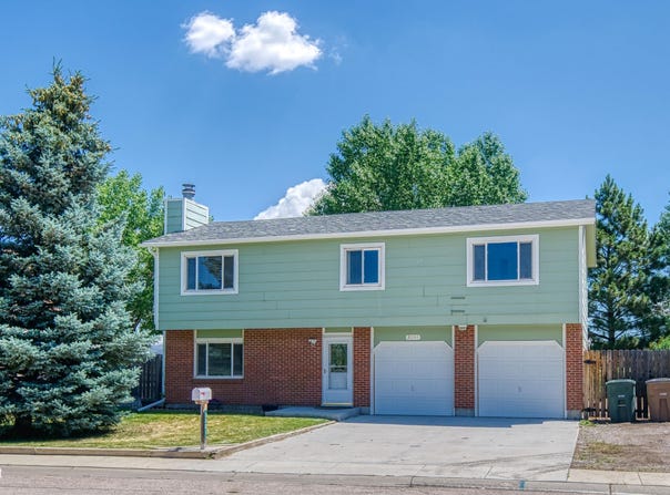 3201 Watsabaugh Dr -, Gillette, WY 82718