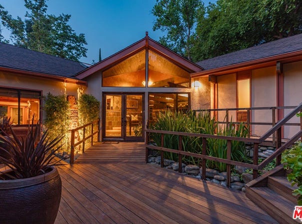 1064 Meadows End Dr, Calabasas, CA 91302