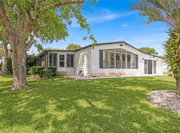 1618 CYPRESS POINT, LADY LAKE, FL 32159