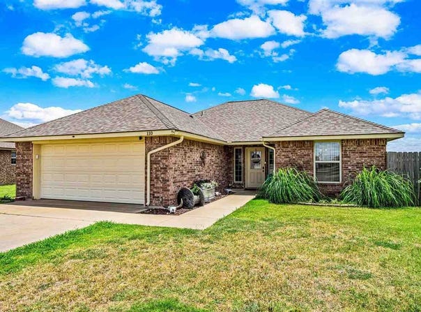 110 Arapaho St, Geronimo, OK 73543