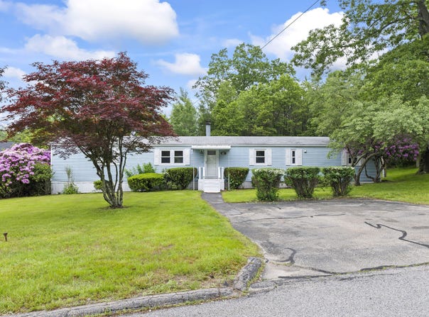 30 Sandalwood Circle, Kittery, ME 03904