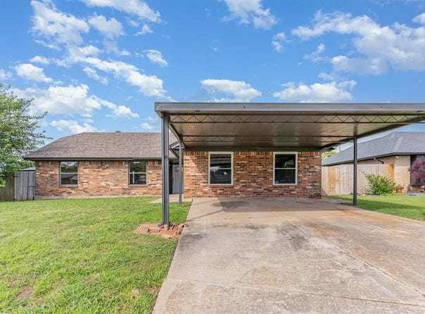1004 Ranchoak Court, Yukon, OK 73099