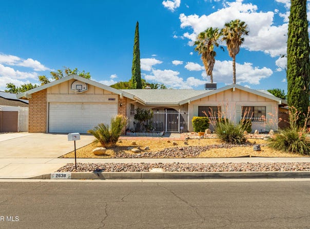 2638 W Ave J-8, Lancaster, CA 93536