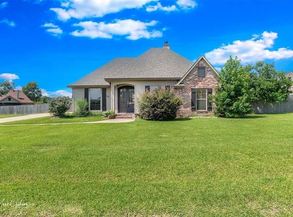 125 Clinton, Stonewall, LA 71078