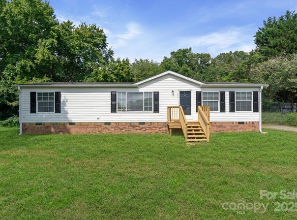 5810 NC Highway 66 S, King, NC 27021