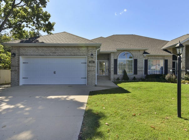 152 Sterling Way, Hollister, MO 65672