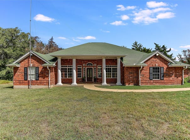 741 Knobbs Rd, McDade, TX 78650