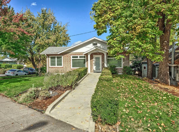 1049 Siskiyou Boulevard, Ashland, OR 97520