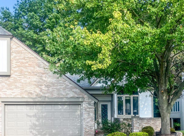 1205 Woodmeadow, Lansing, MI 48917