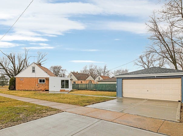 6831 S 79th Avenue, Bridgeview, IL 60455