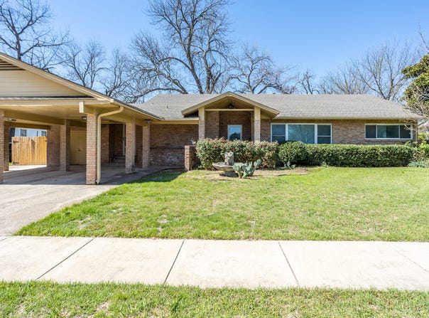 411 S CENTRE Lane, Lancaster, TX 75146